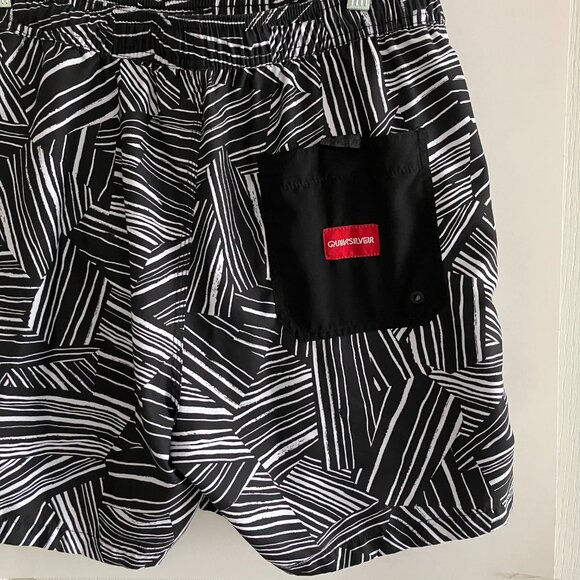 Quicksilver Mens Beach Volley Shorts Size Large 3 Pockets Retro Geometric Style. - Picture 10 of 13